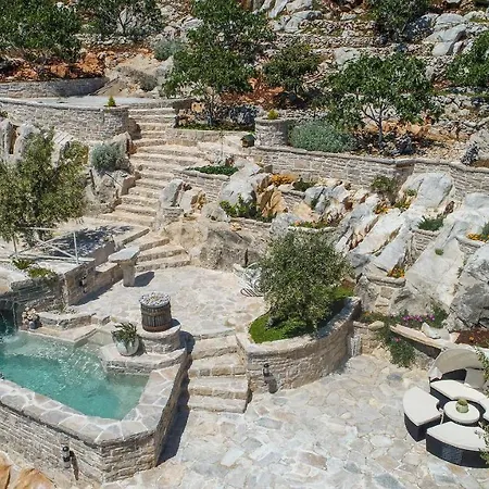 The Hidden Treasure Village - Entire Willa