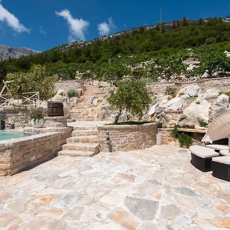 The Hidden Treasure Village - Entire Willa