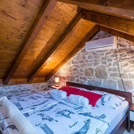 The Hidden Treasure Village - Entire Willa