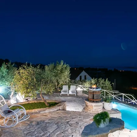 The Hidden Treasure Village - Entire Willa Orebić