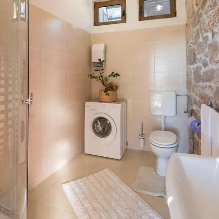 The Hidden Treasure Village - Entire Willa