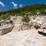 The Hidden Treasure Village - Entire Vila